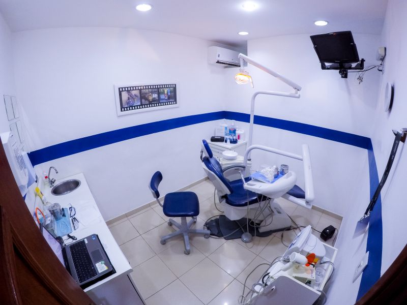 Imagem panoramica clinica - consultorio azul escuro